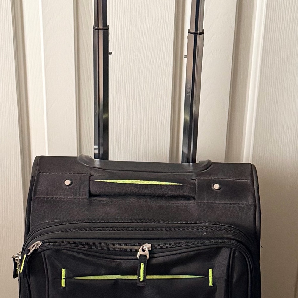 Black and Green Men's Travel Bag - Picture 2 of 5